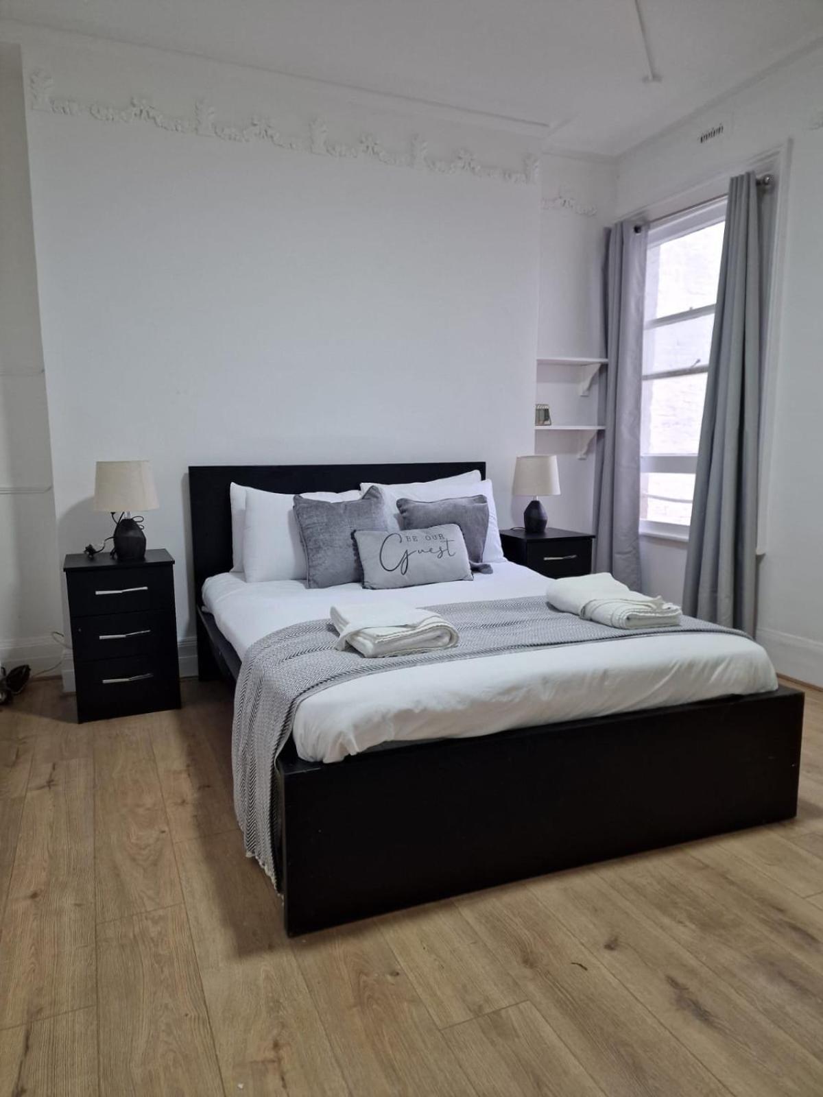 Comfortable Flat For 10 Near Paddington * Londra