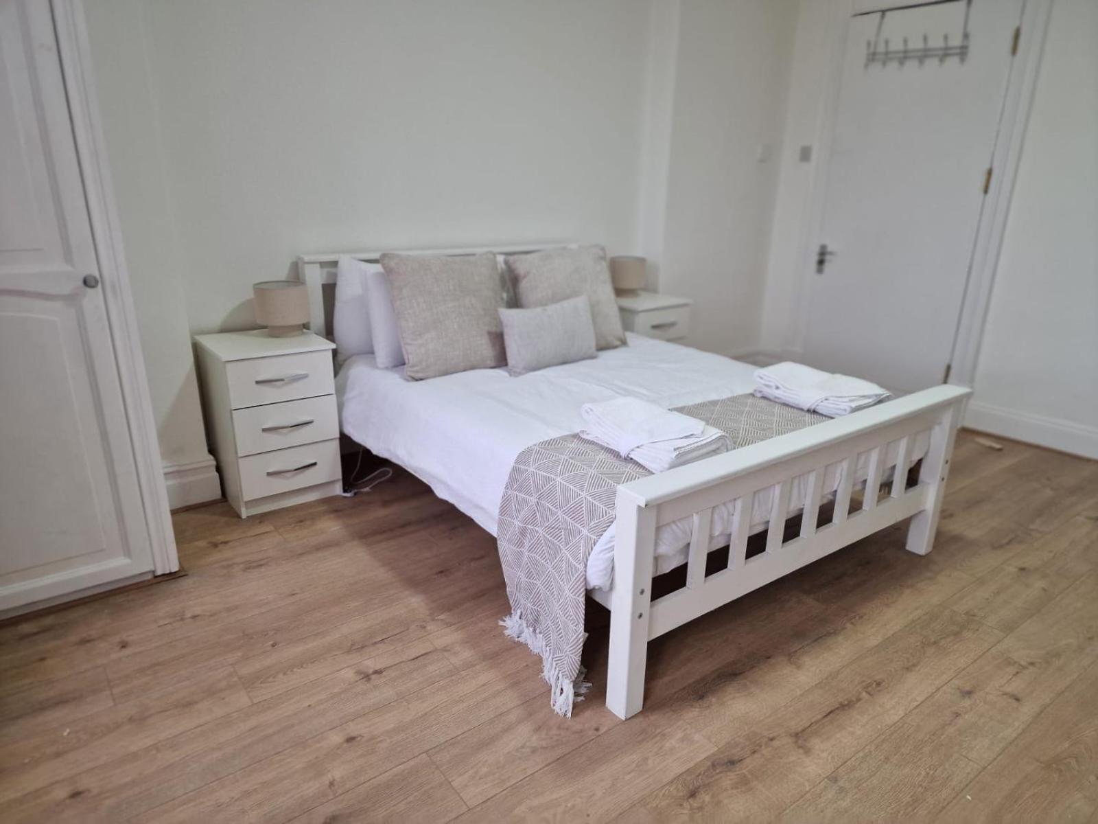 Comfortable Flat For 10 Near Paddington * Londra